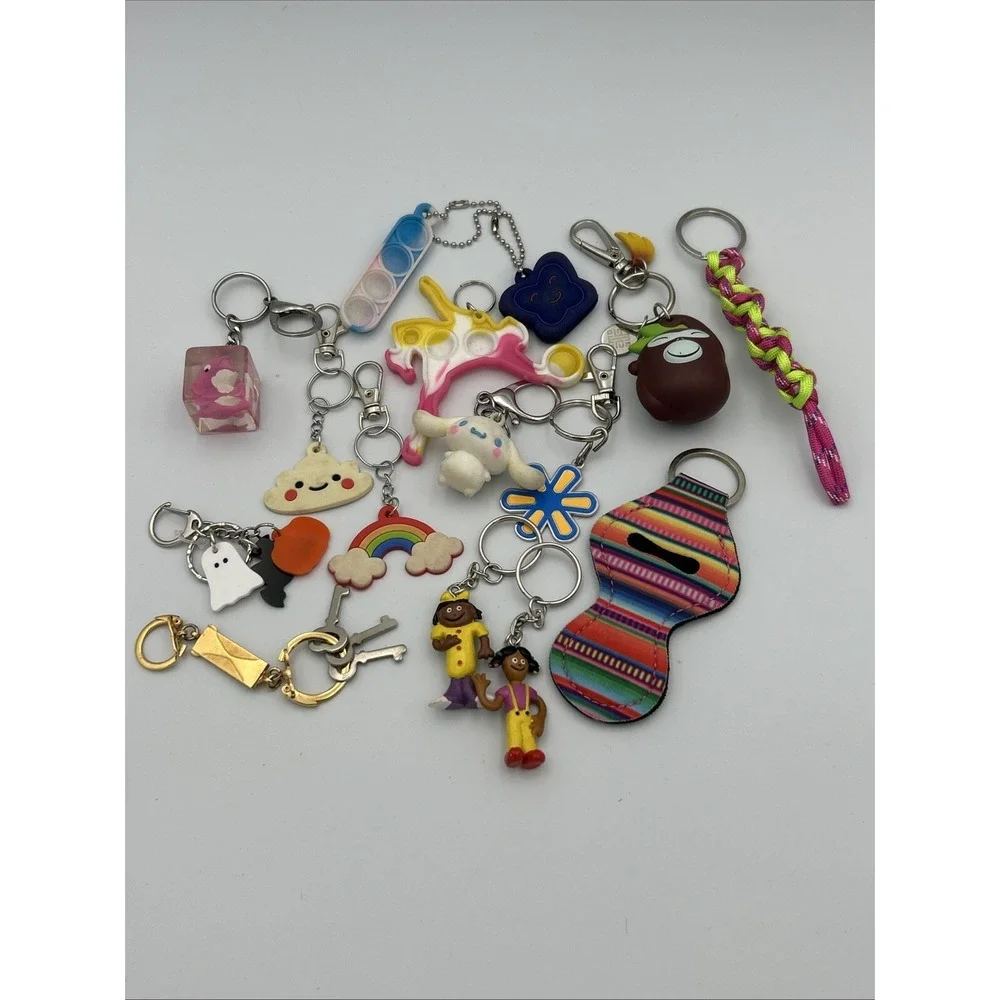 Youth backpack clips‎ or keychains Lot Of 15